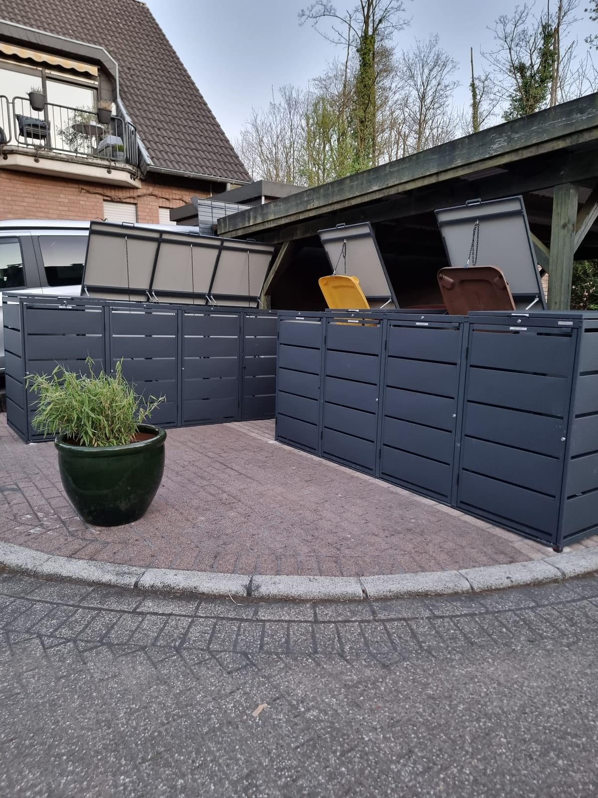 Mülltonnenverkleidung